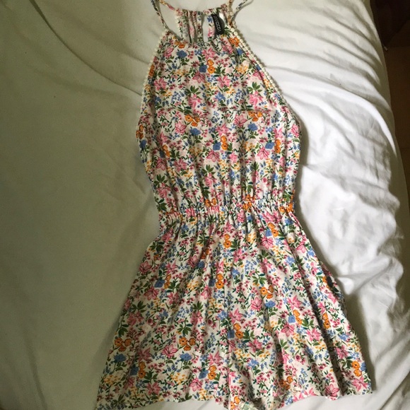 H&M Dresses & Skirts - Floral romper